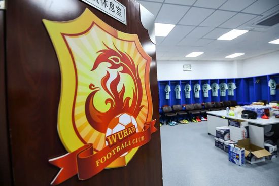 她们很像是一种很卑微的、然后会尽全力去保护想爱的人这样的关系